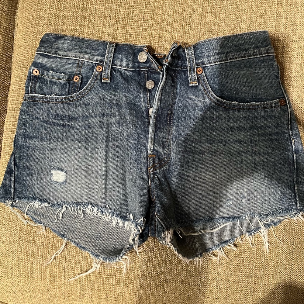 Levi cut off shorts